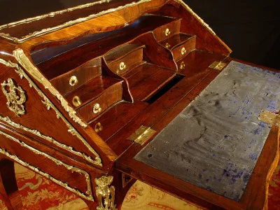 18th French Parisian lady's desk