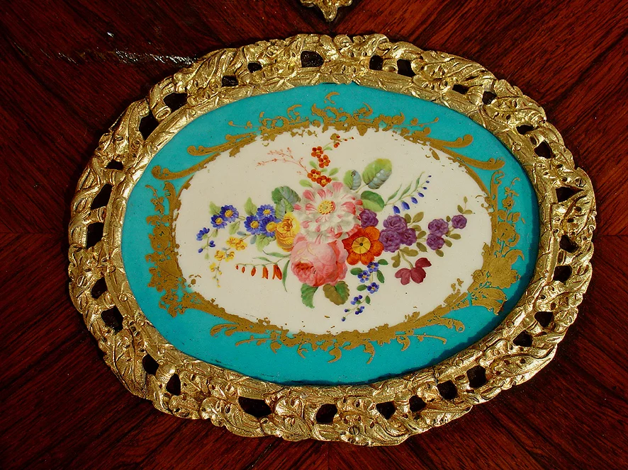 18th French Parisian lady's desk