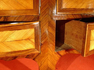 18 th French half round commode