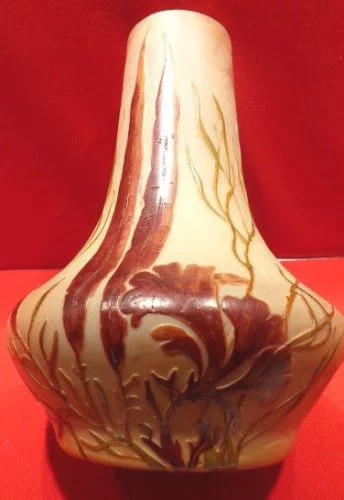 Vase en pâte de verre signé Legras  à décor gravé à l'acide d'algues et de plantes aquatiques sur fond opacifié jaune orangé