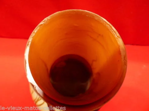 Vase en pâte de verre signé Legras  à décor gravé à l'acide d'algues et de plantes aquatiques sur fond opacifié jaune orangé