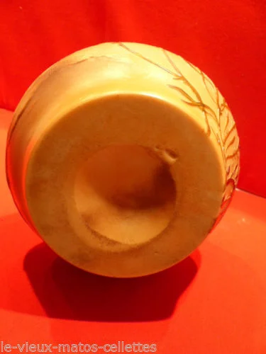 Vase en pâte de verre signé Legras  à décor gravé à l'acide d'algues et de plantes aquatiques sur fond opacifié jaune orangé