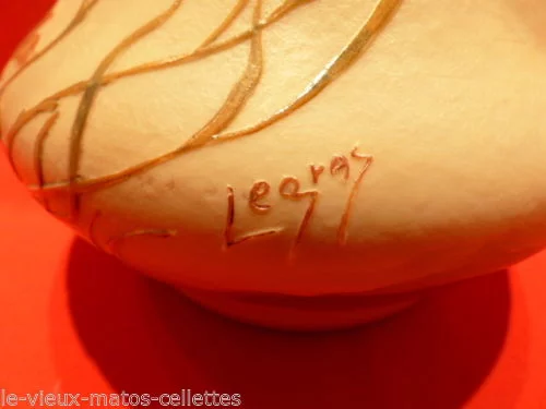 Vase en pâte de verre signé Legras  à décor gravé à l'acide d'algues et de plantes aquatiques sur fond opacifié jaune orangé