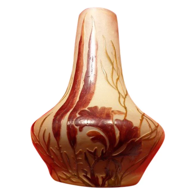 Vase en pâte de verre signé Legras  à décor gravé à l'acide d'algues et de plantes aquatiques sur fond opacifié jaune orangé