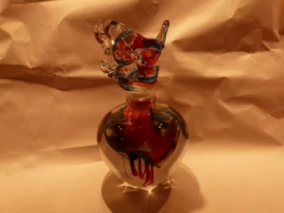 Flacon rare signé A.COUSTY inclusion de trois poissons enlacé