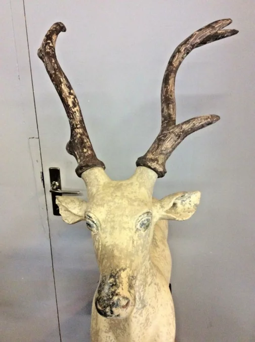 Sculpture d'un cerf en resine travail vers 1960
