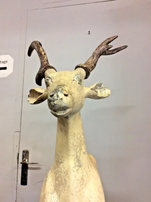Sculpture d'un cerf en resine travail vers 1960