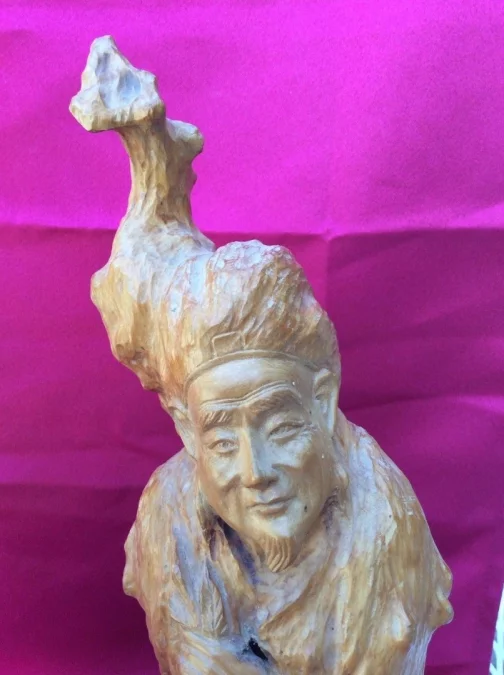 Paire de sages sculptés dans racine Chine  début XXème