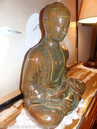 statue d'art d'Asie elle représente un Bouddha assis en train de méditer année 1970  1980