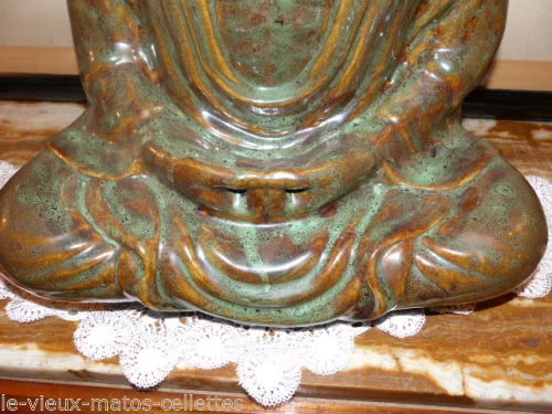 statue d'art d'Asie elle représente un Bouddha assis en train de méditer année 1970  1980