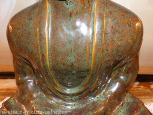 statue d'art d'Asie elle représente un Bouddha assis en train de méditer année 1970  1980