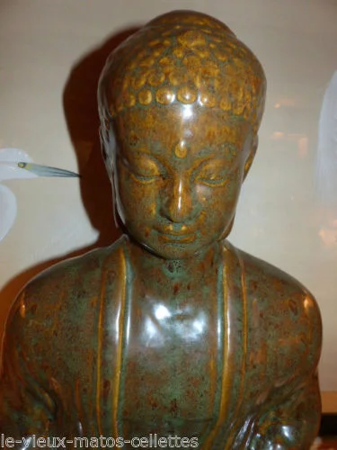 statue d'art d'Asie elle représente un Bouddha assis en train de méditer année 1970  1980