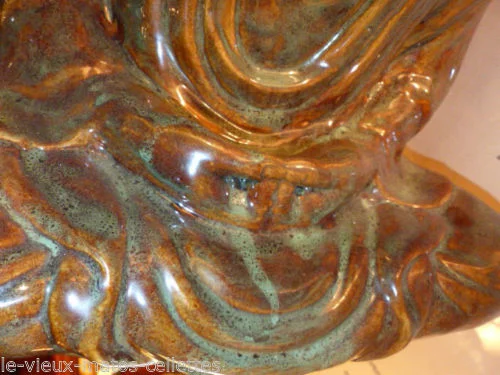 statue d'art d'Asie elle représente un Bouddha assis en train de méditer année 1970  1980