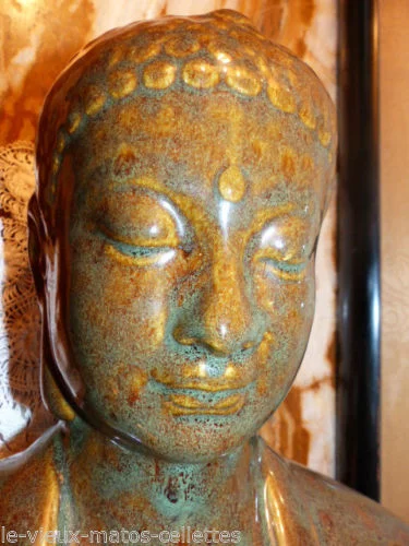 statue d'art d'Asie elle représente un Bouddha assis en train de méditer année 1970  1980