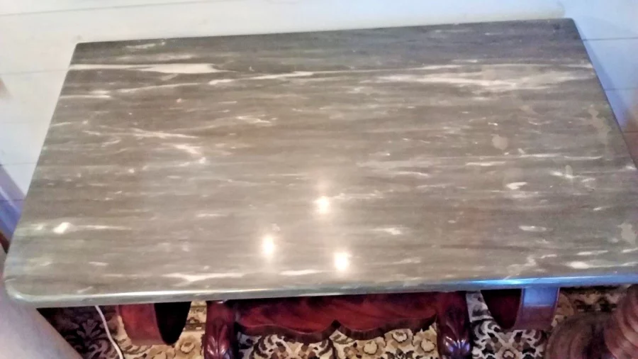 Petite console ouvrant par un tiroir en ceinture Empire en acajou 19ème