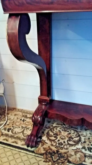 Petite console ouvrant par un tiroir en ceinture Empire en acajou 19ème