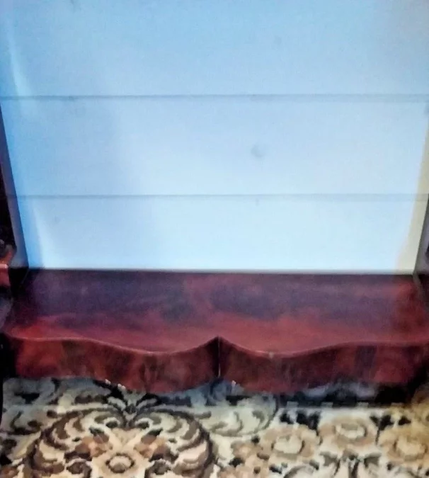 Petite console ouvrant par un tiroir en ceinture Empire en acajou 19ème