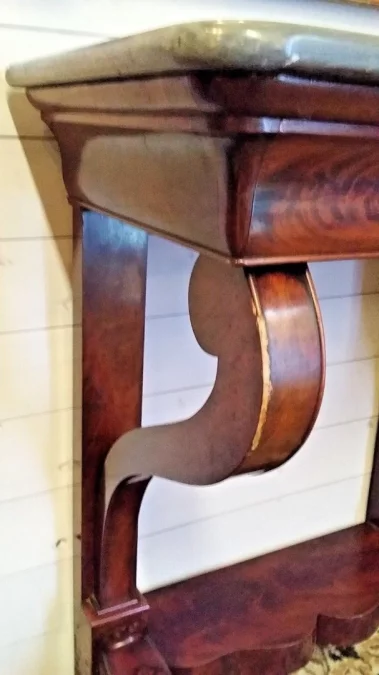 Petite console ouvrant par un tiroir en ceinture Empire en acajou 19ème