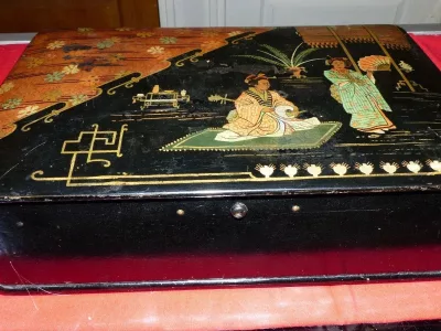 Grande boite asiatique en papier mâché fin XIXème