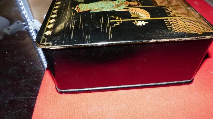 Grande boite asiatique en papier mâché fin XIXème