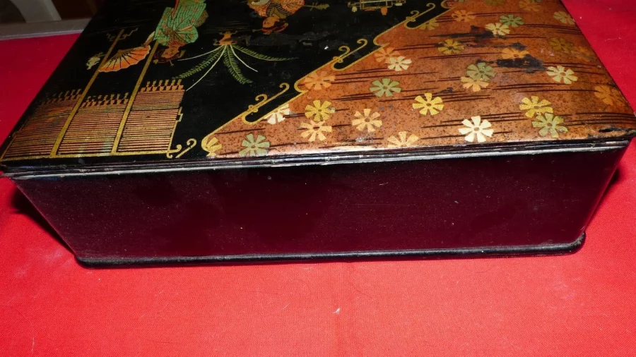 Grande boite asiatique en papier mâché fin XIXème