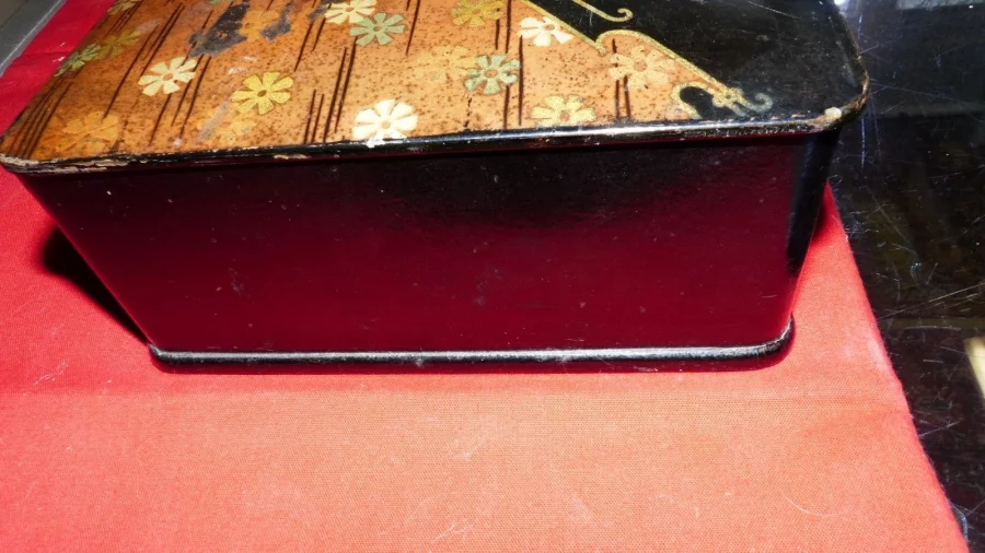 Grande boite asiatique en papier mâché fin XIXème