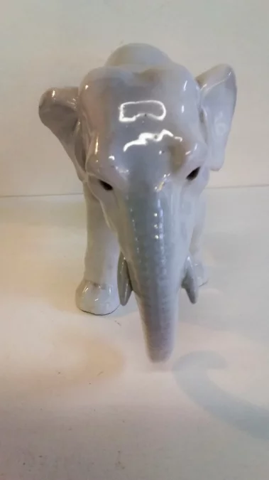 Eléphant en porcelaine style Copenhague début 20ème