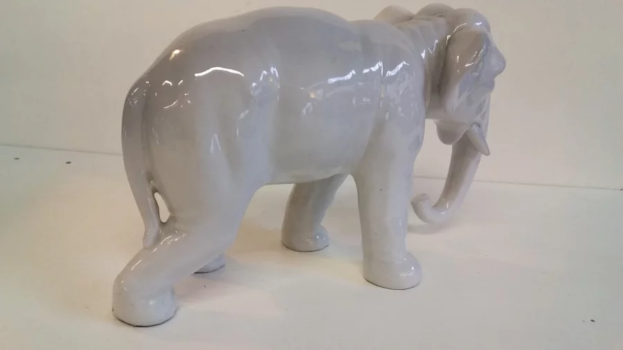 Eléphant en porcelaine style Copenhague début 20ème