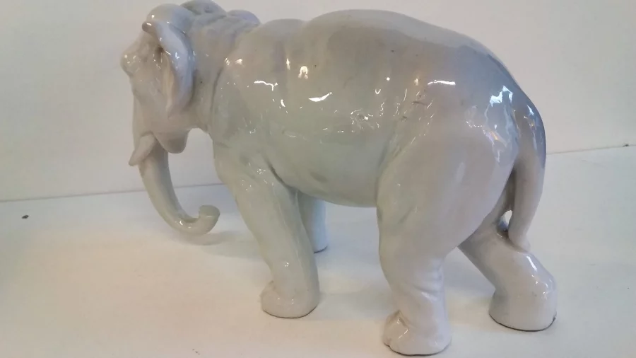 Eléphant en porcelaine style Copenhague début 20ème