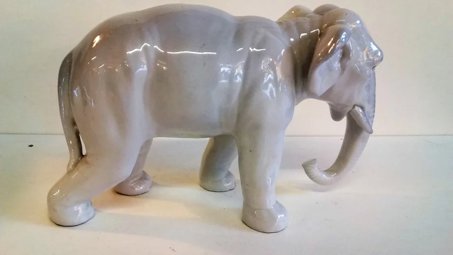 Eléphant en porcelaine style Copenhague début 20ème