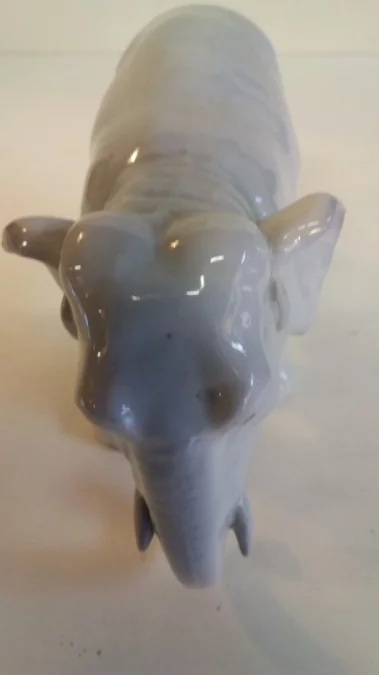 Eléphant en porcelaine style Copenhague début 20ème