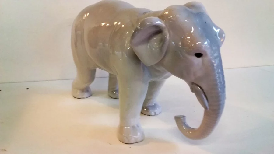 Eléphant en porcelaine style Copenhague début 20ème