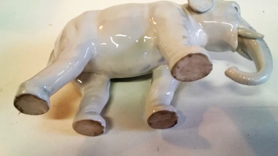 Eléphant en porcelaine style Copenhague début 20ème