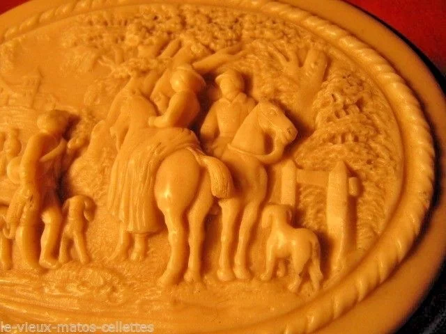 Coffret en albâtre a bijoux décor scène retour de chasse fin 19ème