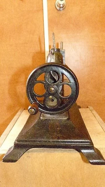 Machine a coudre "BABY" a Paris en fonte d'enfant début XXème
