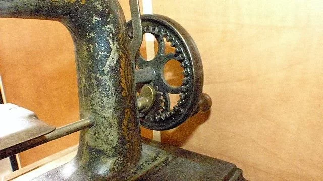 Machine a coudre "BABY" a Paris en fonte d'enfant début XXème