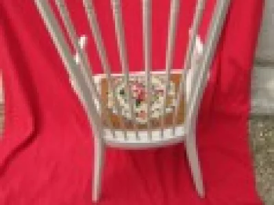 Fauteuil Scandinave de nourrice en hêtre peint art nouveau