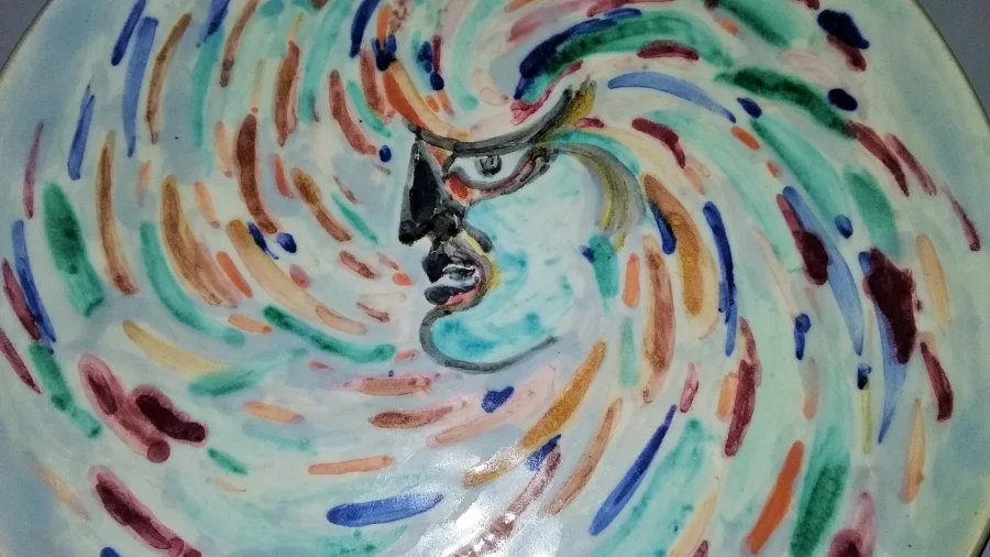 Assiette en faïence décor tête d'homme Cerennes Vallauris