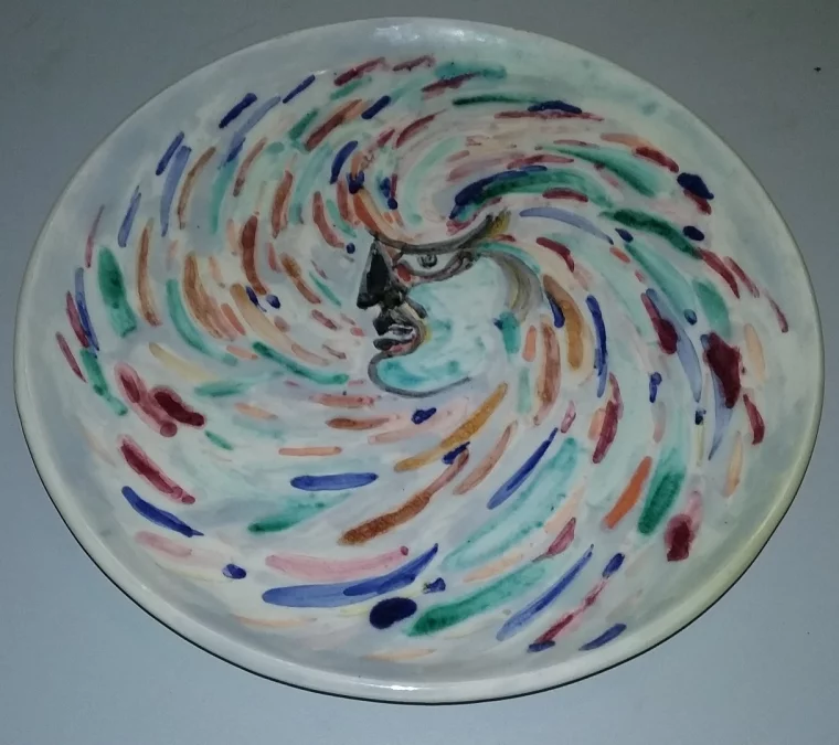 Assiette en faïence décor tête d'homme Cerennes Vallauris