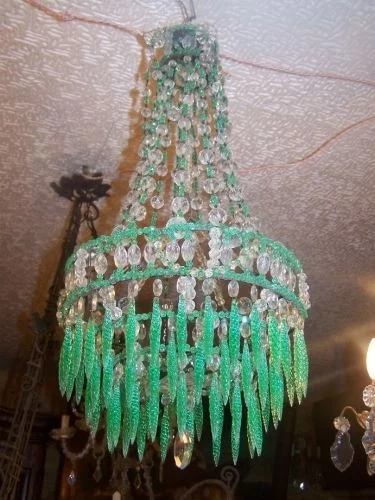 Lustre style louis XVI a pampilles en cristal vert et blanc style montgolfière non électrifié 19ème