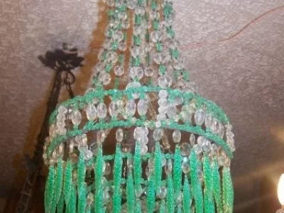 Lustre style louis XVI a pampilles en cristal vert et blanc style montgolfière non électrifié 19ème