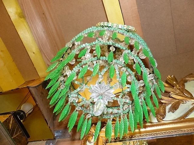 Lustre style louis XVI a pampilles en cristal vert et blanc style montgolfière non électrifié 19ème