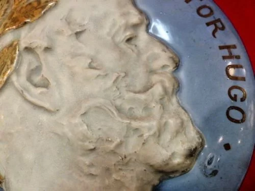 Médaillon faïence sculpture bas-relief portrait Victor Hugo E.Lachenal XXème