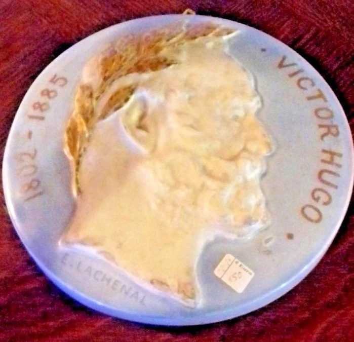 Médaillon faïence sculpture bas-relief portrait Victor Hugo E.Lachenal XXème