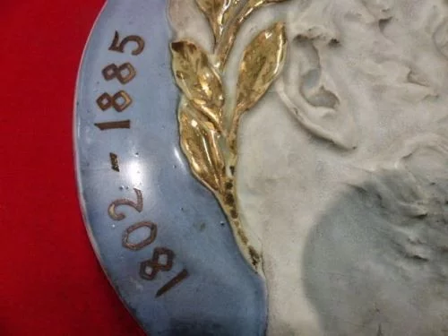 Médaillon faïence sculpture bas-relief portrait Victor Hugo E.Lachenal XXème