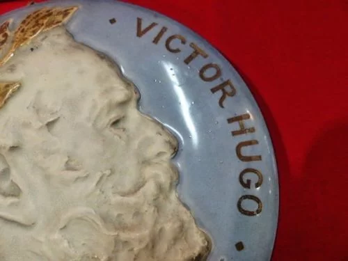 Médaillon faïence sculpture bas-relief portrait Victor Hugo E.Lachenal XXème