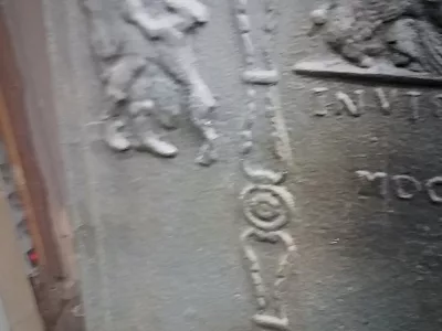 Grande plaque de cheminée décor gothique  18 ème