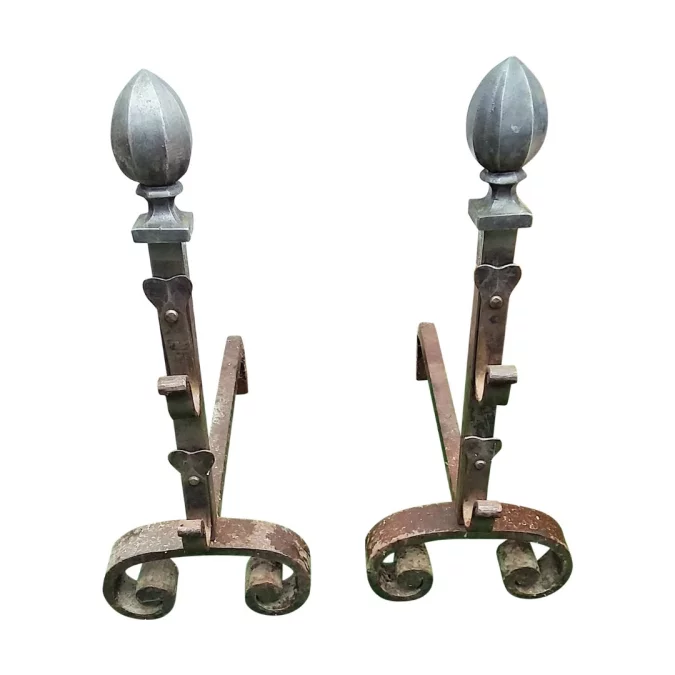 Paire de chenets en fer forgé haut 60 larg 25 prof 60 cm