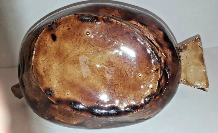 Cruche ou pichet forme canard en barbotine maron  époque milieu XXème