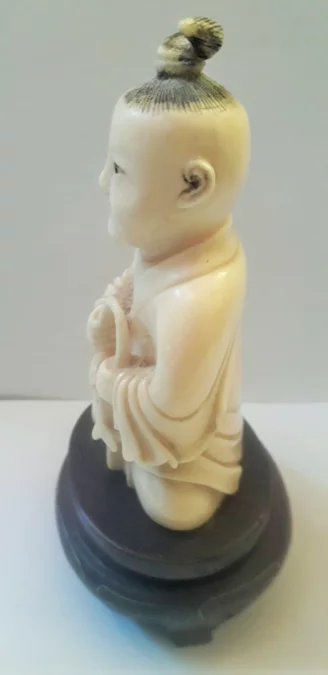 Okimono Netsuké sculpté d'un enfant  japon 19ème